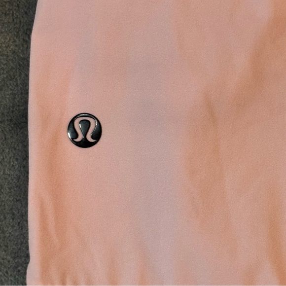 lululemon athletica Men's Light Pink Athletic Shorts - Picture 5 of 5